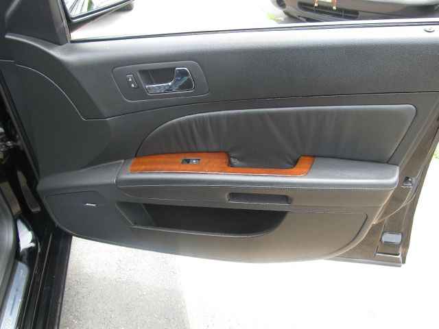 Cadillac STS 2005 photo 2