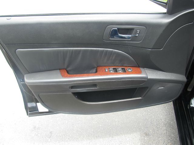 Cadillac STS 2005 photo 26