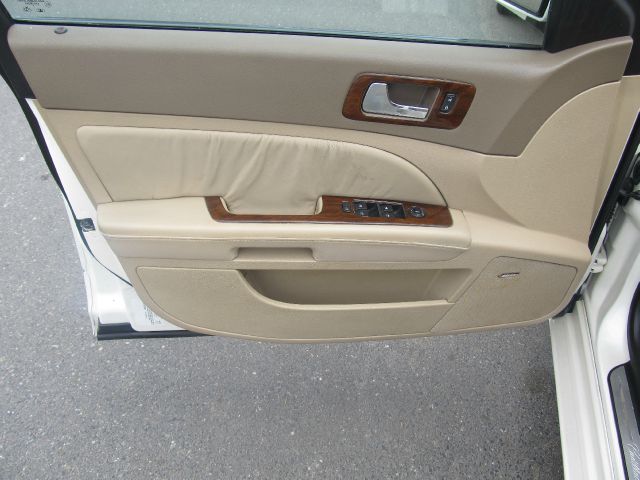 Cadillac STS 2005 photo 28
