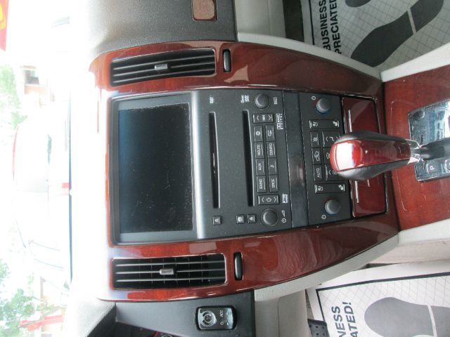 Cadillac STS 2005 photo 2