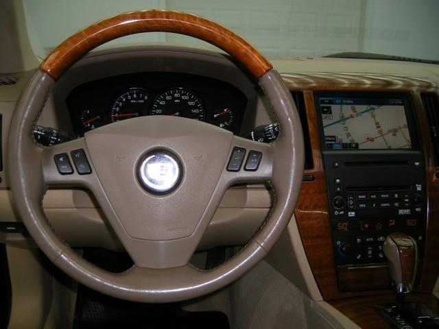Cadillac STS 2005 photo 22