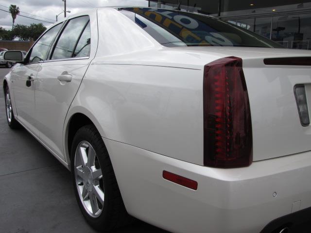 Cadillac STS 2005 photo 14
