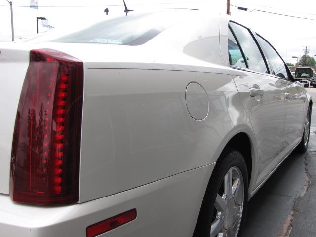 Cadillac STS 2005 photo 15