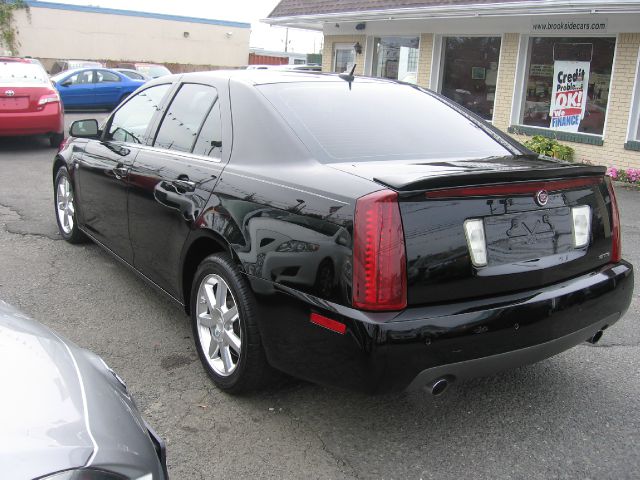 Cadillac STS 2006 photo 2