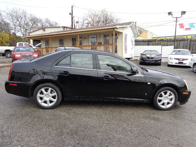 Cadillac STS 2006 photo 2