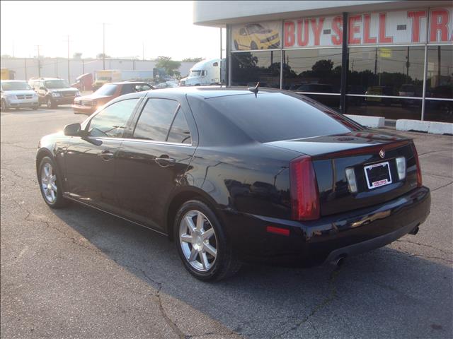 Cadillac STS 2006 photo 2