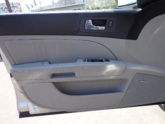 Cadillac STS 2006 photo 2