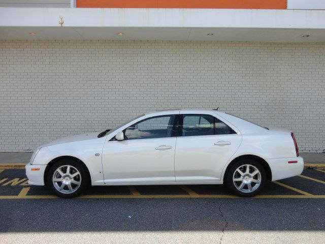 Cadillac STS 2007 photo 2