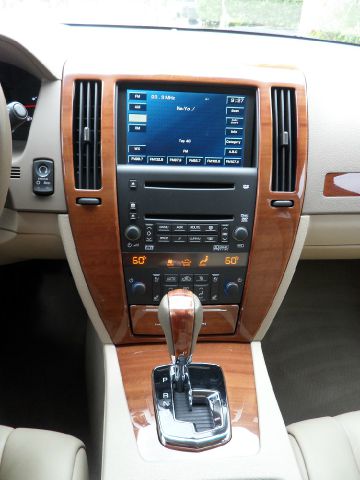 Cadillac STS 2007 photo 12