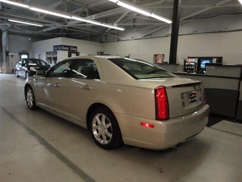 Cadillac STS 2008 photo 2