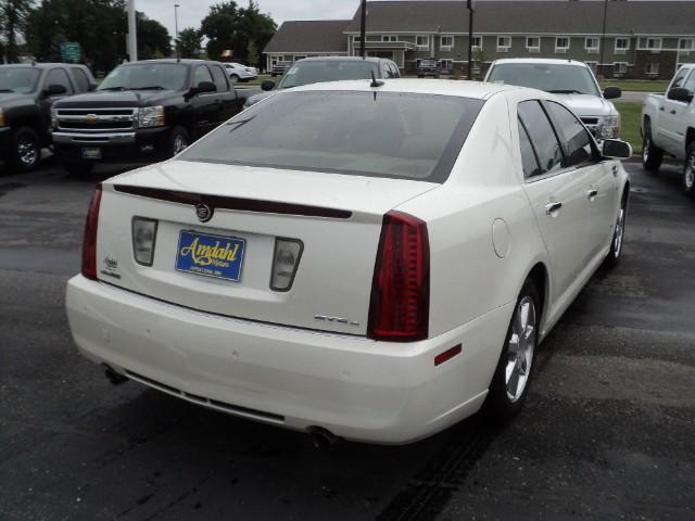 Cadillac STS 2008 photo 4