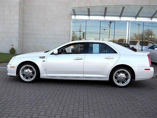 Cadillac STS 2008 photo 1
