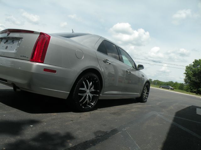 Cadillac STS 2008 photo 0
