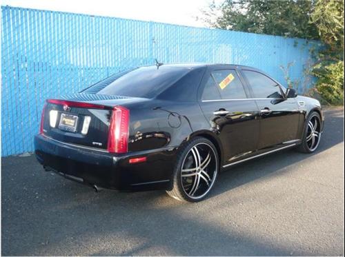 Cadillac STS 2008 photo 1