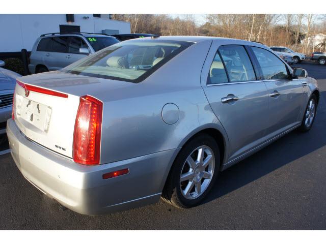 Cadillac STS 2008 photo 2