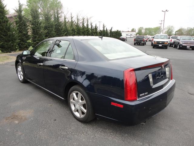 Cadillac STS 2008 photo 2