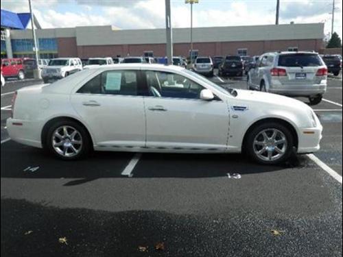 Cadillac STS 2008 photo 1