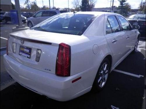 Cadillac STS 2008 photo 2