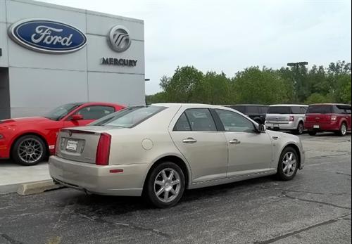 Cadillac STS 2008 photo 2