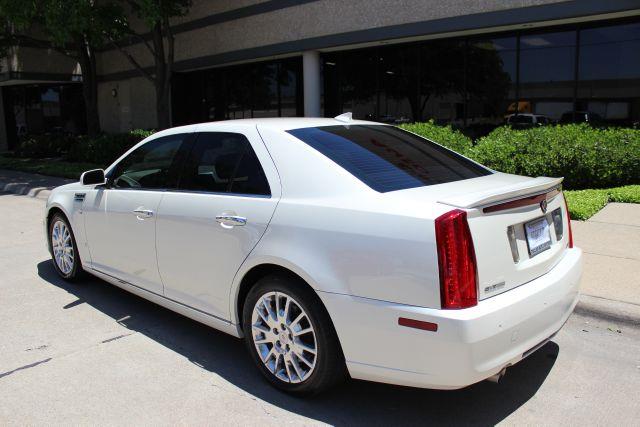 Cadillac STS 2009 photo 1