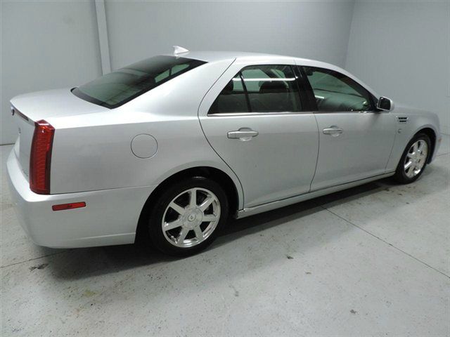 Cadillac STS 2009 photo 2