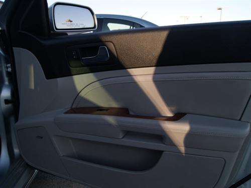 Cadillac STS 2009 photo 2