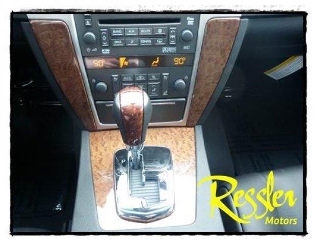 Cadillac STS 2011 photo 3