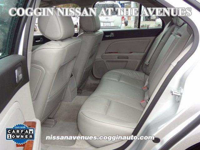 Cadillac STS 2011 photo 4