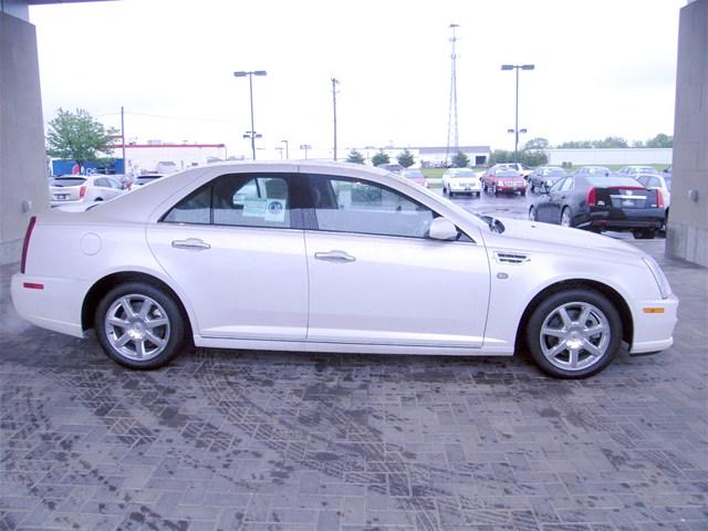 Cadillac STS 2011 photo 1