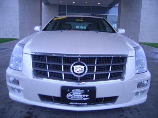 Cadillac STS 2011 photo 3