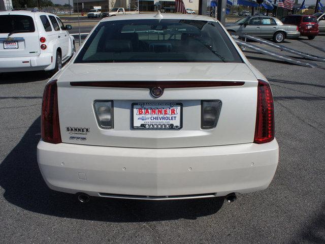 Cadillac STS 2011 photo 2