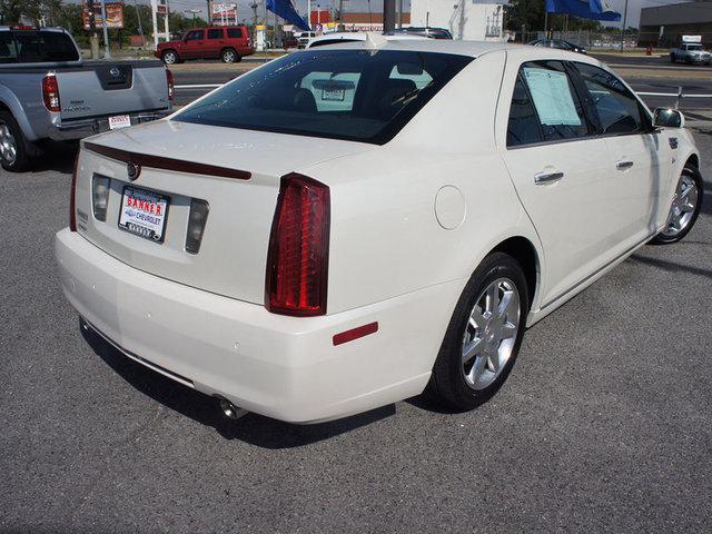 Cadillac STS 2011 photo 3