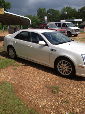 Cadillac STS 2011 photo 3