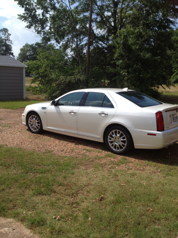 Cadillac STS 2011 photo 9