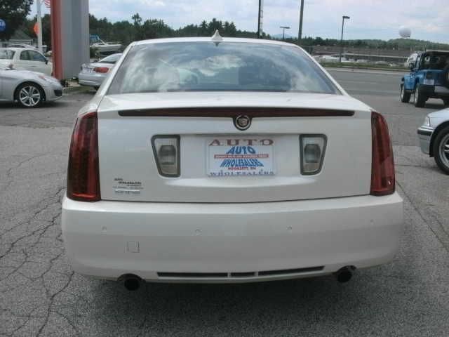 Cadillac STS 2011 photo 3
