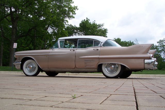 Cadillac series 62 1958 photo 10