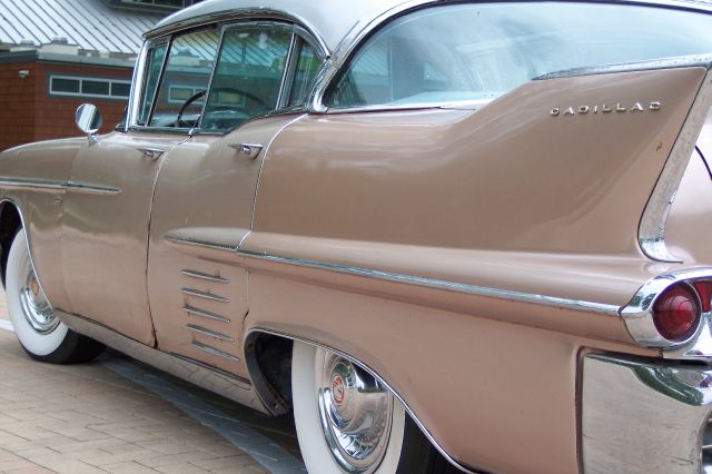 Cadillac series 62 1958 photo 14