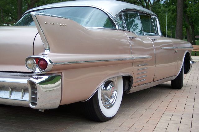 Cadillac series 62 1958 photo 19