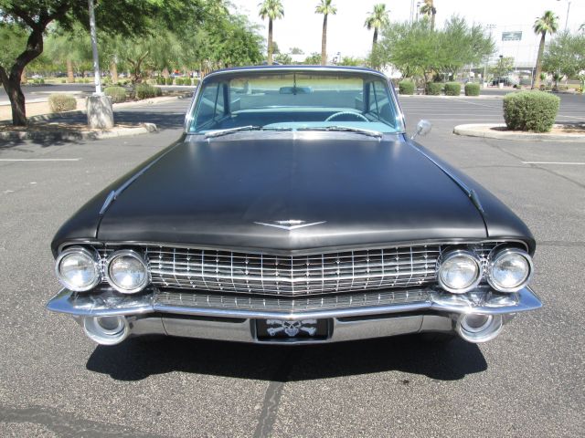 Cadillac series 62 1961 photo 2
