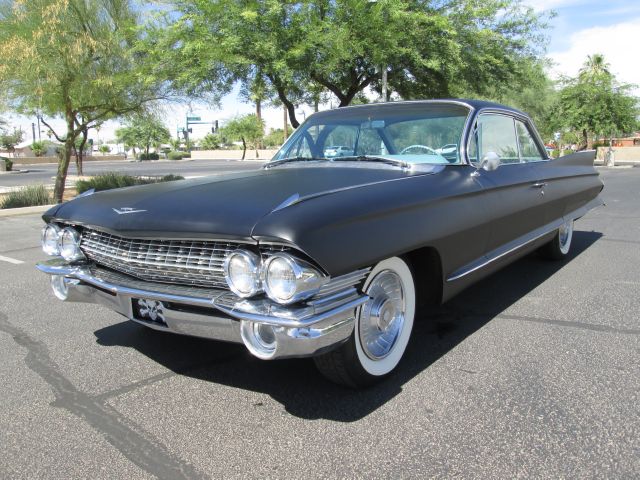 Cadillac series 62 1961 photo 3