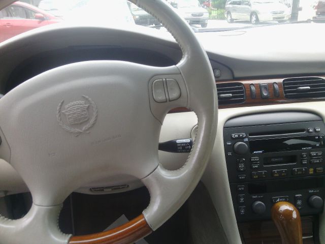 Cadillac SEVILLE DTS Sedan