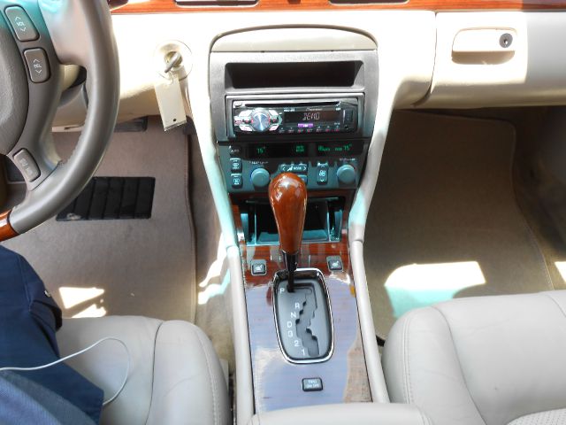 Cadillac SEVILLE DTS Sedan