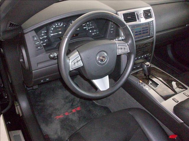 Cadillac XLR-V 2009 photo 3