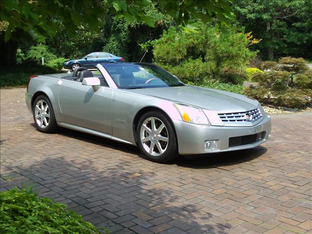 Cadillac XLR 2004 photo 2