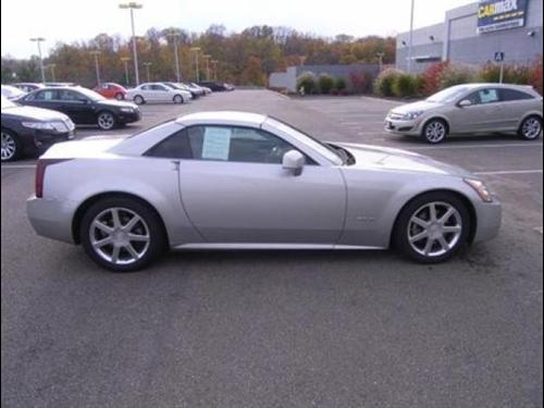 Cadillac XLR 2005 photo 1