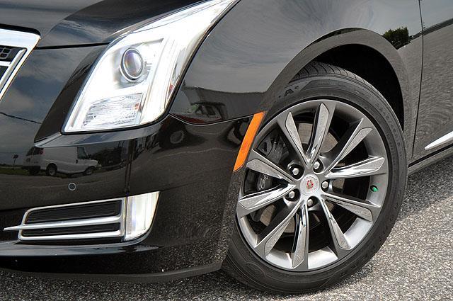 Cadillac XTS 2013 photo 2