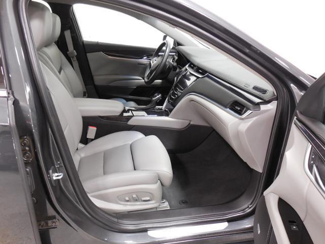 Cadillac XTS 2013 photo 1