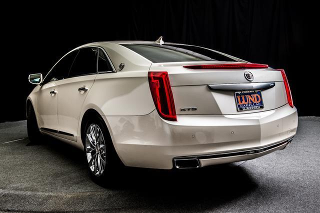 Cadillac XTS 2013 photo 1