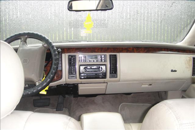 Cadillac fleetwood brougham 1996 photo 2