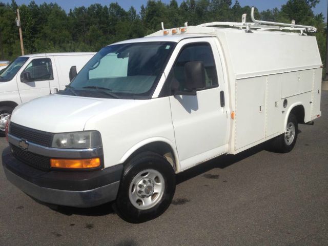 Chevrolet 3500 2004 photo 2